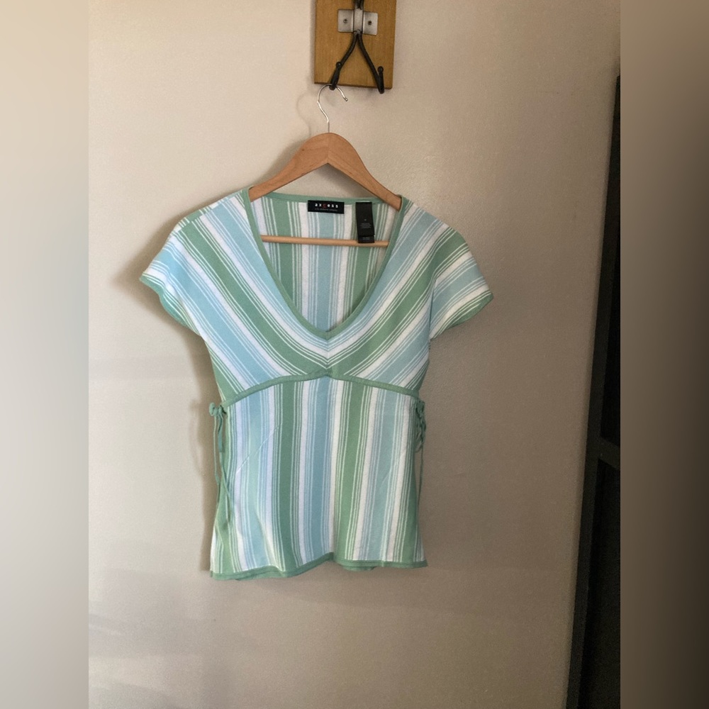 Axcess Brand v-neck tee sweater & Aeropostale sz Medium